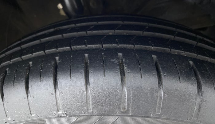 2018 Maruti Swift ZXI (AMT), Petrol, Automatic, 42,761 km, Right Front Tyre Tread