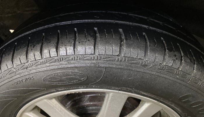 2014 Honda Brio VX AT, Petrol, Automatic, 74,440 km, Right Rear Tyre Tread