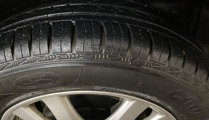 2014 Honda Brio VX AT, Petrol, Automatic, 74,440 km, Right Front Tyre Tread