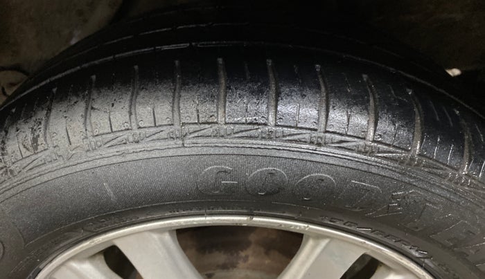 2014 Honda Brio VX AT, Petrol, Automatic, 74,440 km, Left Rear Tyre Tread