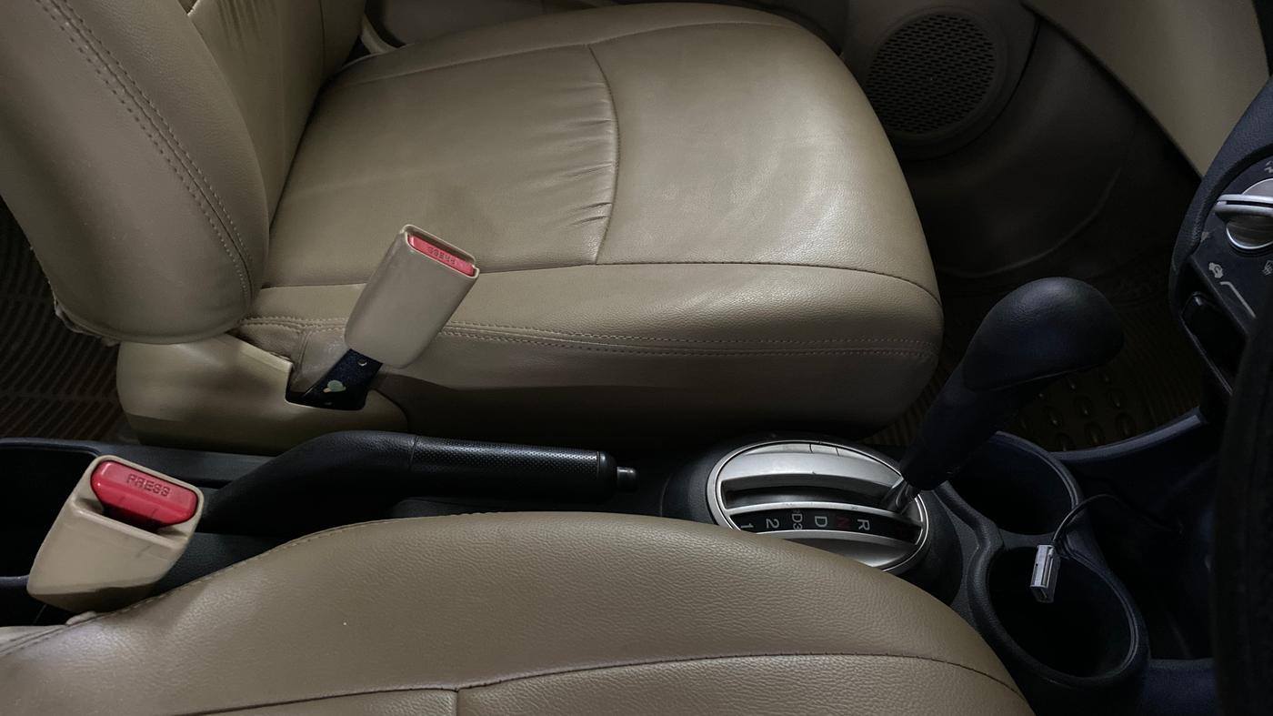 2014 Honda Brio VX AT, Petrol, Automatic, 74,440 km, Gear Lever