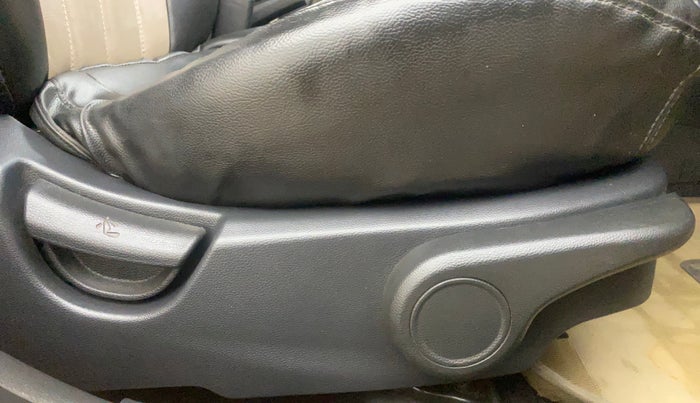 2015 Hyundai Grand i10 ASTA 1.2 KAPPA VTVT, Petrol, Manual, 47,435 km, Driver Side Adjustment Panel