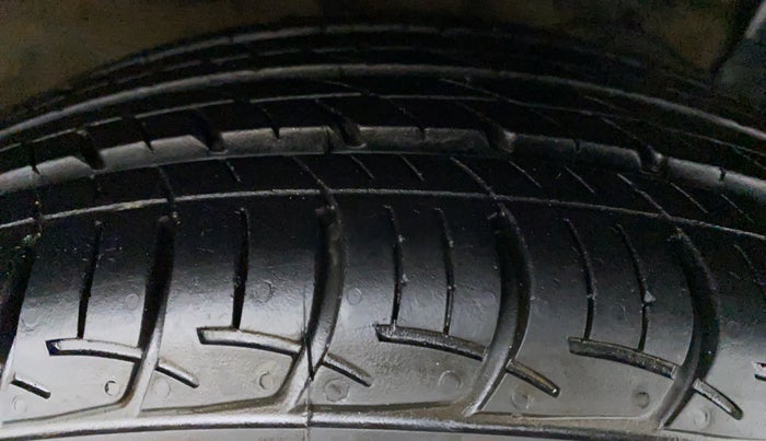 2017 Maruti Ciaz SIGMA 1.4 VVT, Petrol, Manual, 35,711 km, Right Front Tyre Tread
