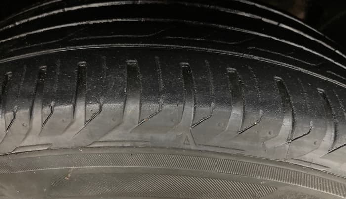 2018 Renault Duster RXS CVT, Petrol, Automatic, 1,22,948 km, Right Front Tyre Tread
