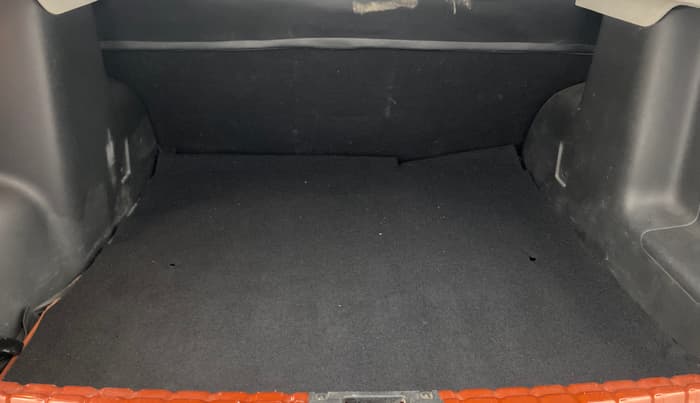 2018 Renault Duster RXS CVT, Petrol, Automatic, 1,22,948 km, Boot Inside