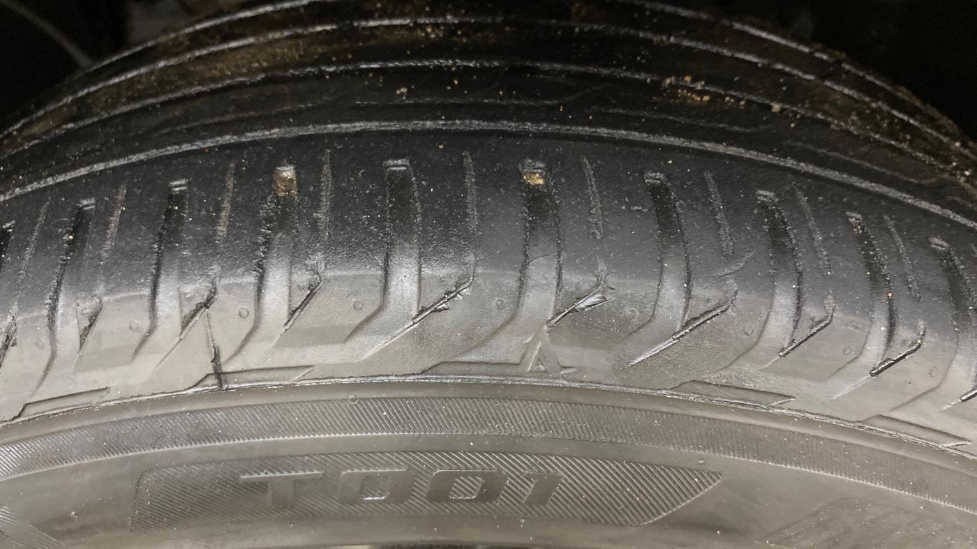 2018 Renault Duster RXS CVT, Petrol, Automatic, 1,22,948 km, Left Front Tyre Tread