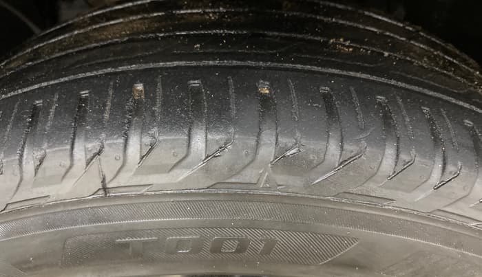 2018 Renault Duster RXS CVT, Petrol, Automatic, 1,22,948 km, Left Front Tyre Tread