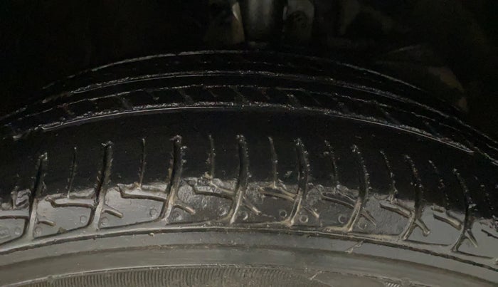 2019 Maruti Baleno DELTA PETROL 1.2, Petrol, Manual, 80,067 km, Right Front Tyre Tread