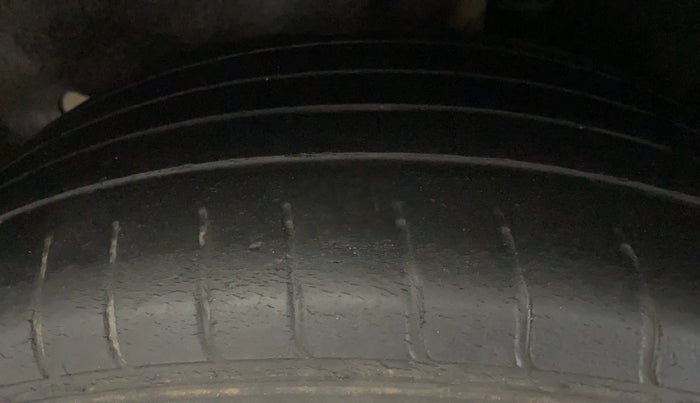 2014 Ford Ecosport AMBIENTE 1.5L PETROL, Petrol, Manual, 1,44,750 km, Left Rear Tyre Tread