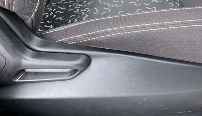 2020 Tata Tiago XT 1.2 REVOTRON, Petrol, Manual, 28,382 km, Driver Side Adjustment Panel