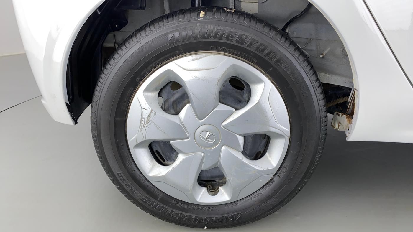 2020 Tata Tiago XT 1.2 REVOTRON, Petrol, Manual, 28,382 km, Right Rear Wheel