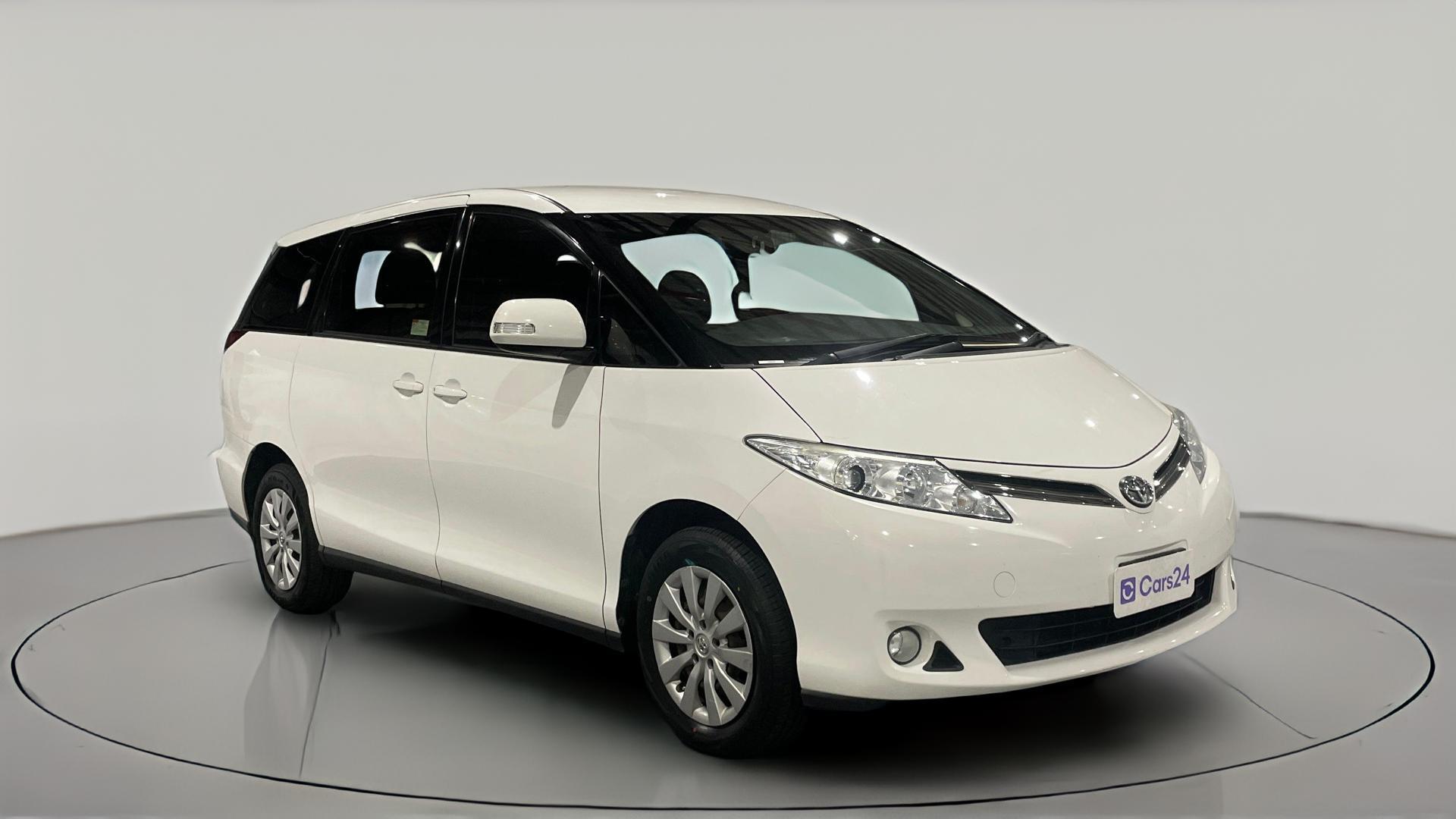Toyota Tarago image