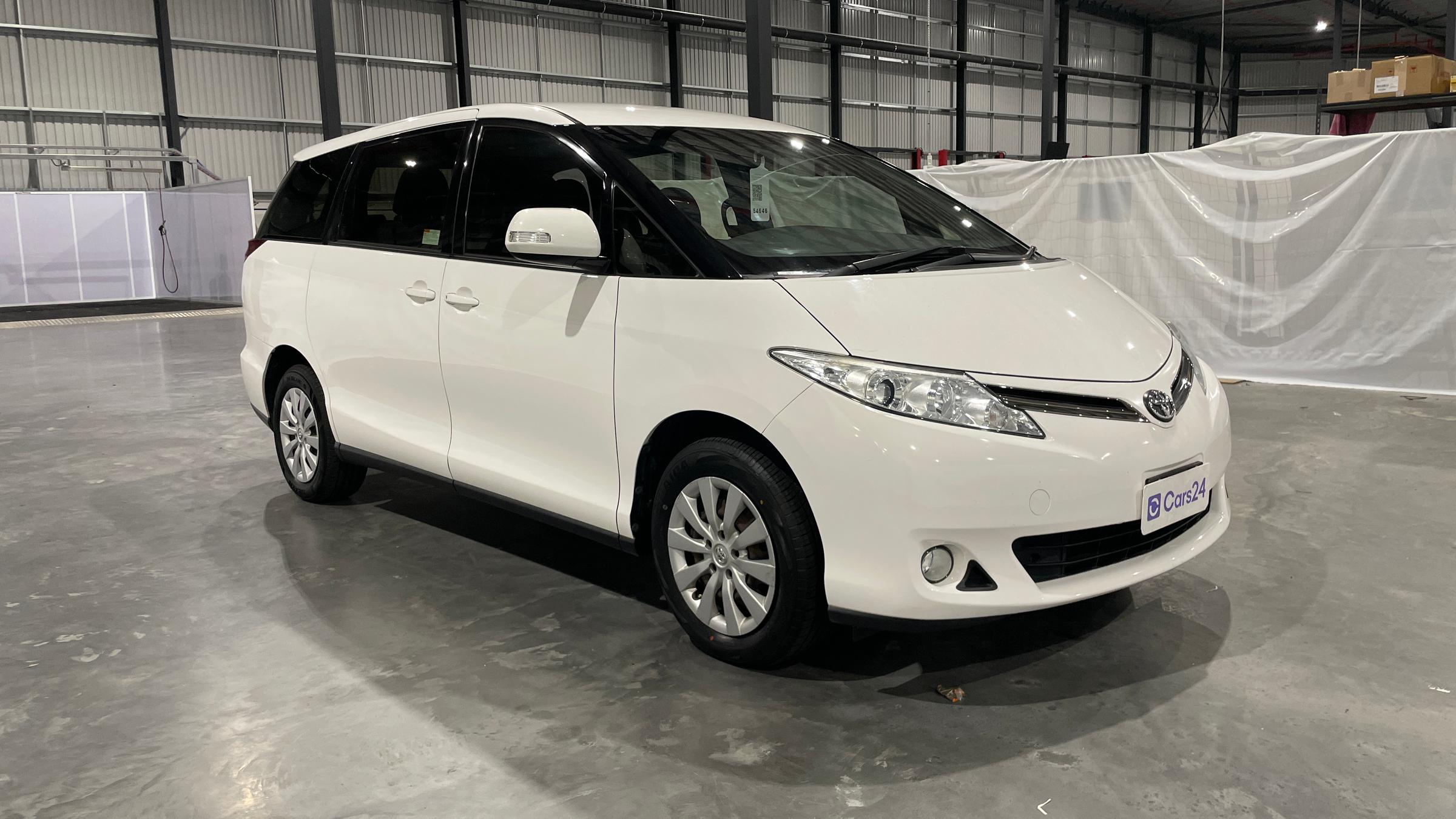 Toyota Tarago image