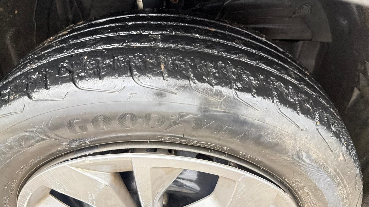 2023 Maruti FRONX DELTA 1.2 AGS, Petrol, Automatic, 39,967 km, Right Front Tyre Tread