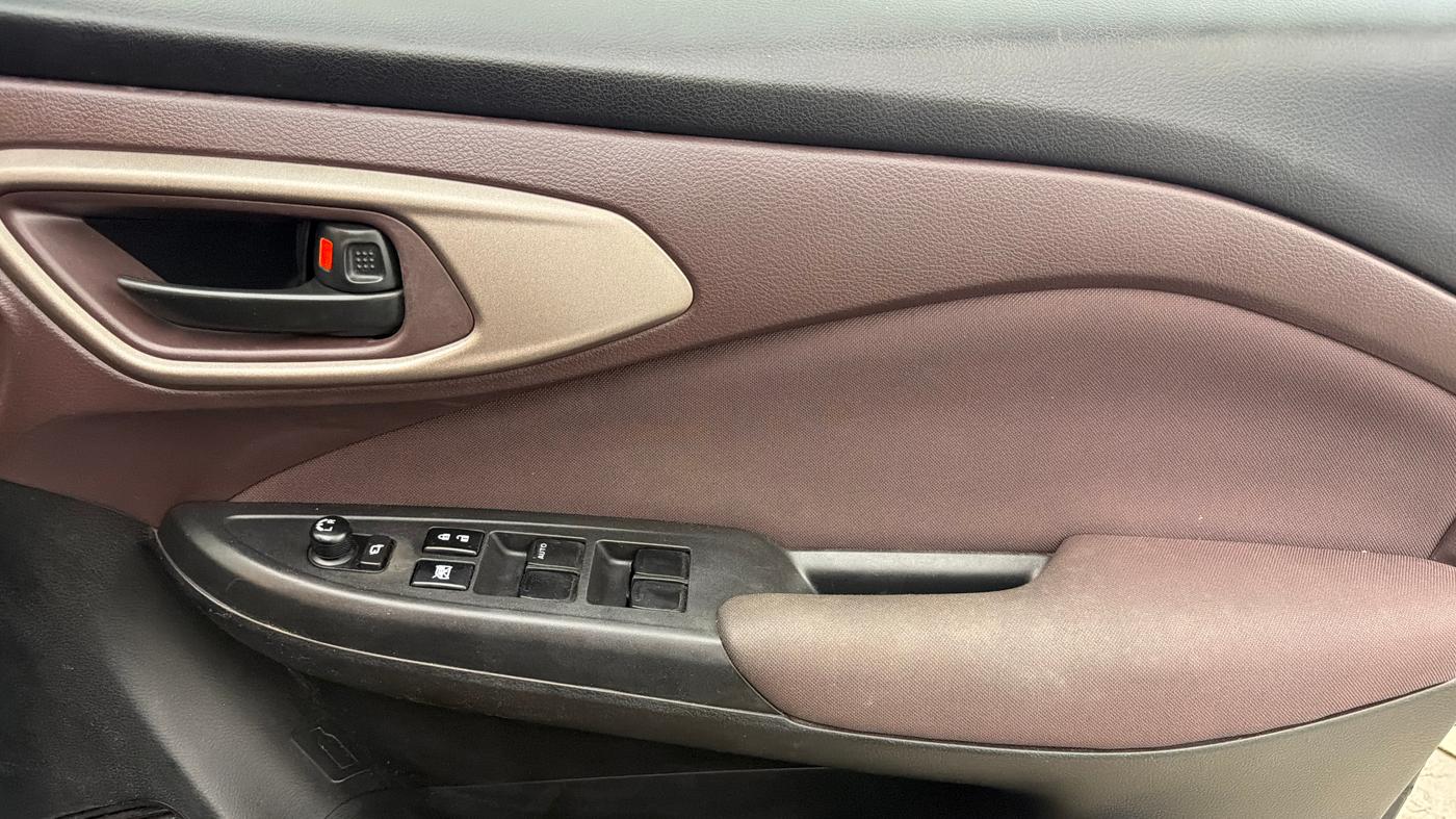 2023 Maruti FRONX DELTA 1.2 AGS, Petrol, Automatic, 39,967 km, Driver Side Door Panels Control