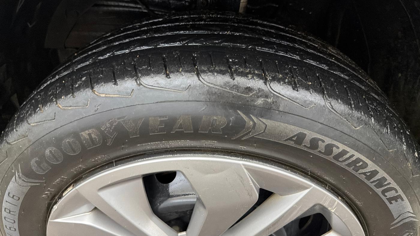 2023 Maruti FRONX DELTA 1.2 AGS, Petrol, Automatic, 39,967 km, Left Front Tyre Tread