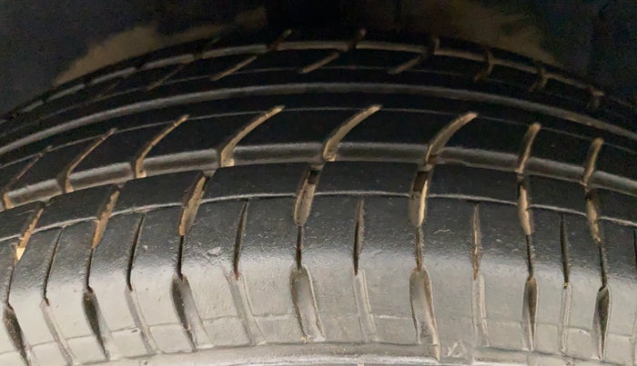 2011 Hyundai i20 SPORTZ 1.2, Petrol, Manual, 57,750 km, Left Front Tyre Tread