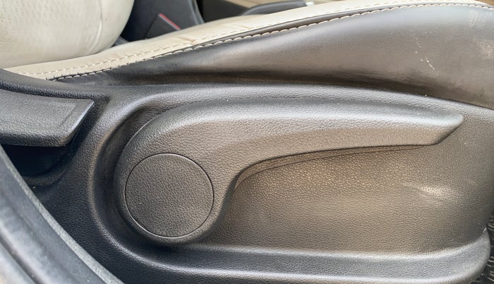 2018 Hyundai Verna 1.6 SX (O) CRDI MT, Diesel, Manual, 68,211 km, Driver Side Adjustment Panel