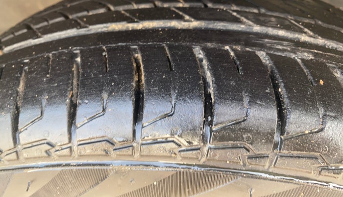 2018 Hyundai Verna 1.6 SX (O) CRDI MT, Diesel, Manual, 68,211 km, Right Front Tyre Tread
