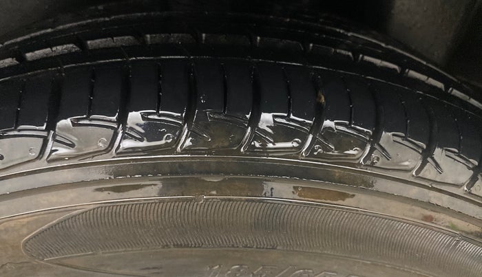 2020 Maruti Ciaz DELTA AT 1.5 SHVS PETROL, Petrol, Automatic, 1,38,064 km, Left Rear Tyre Tread