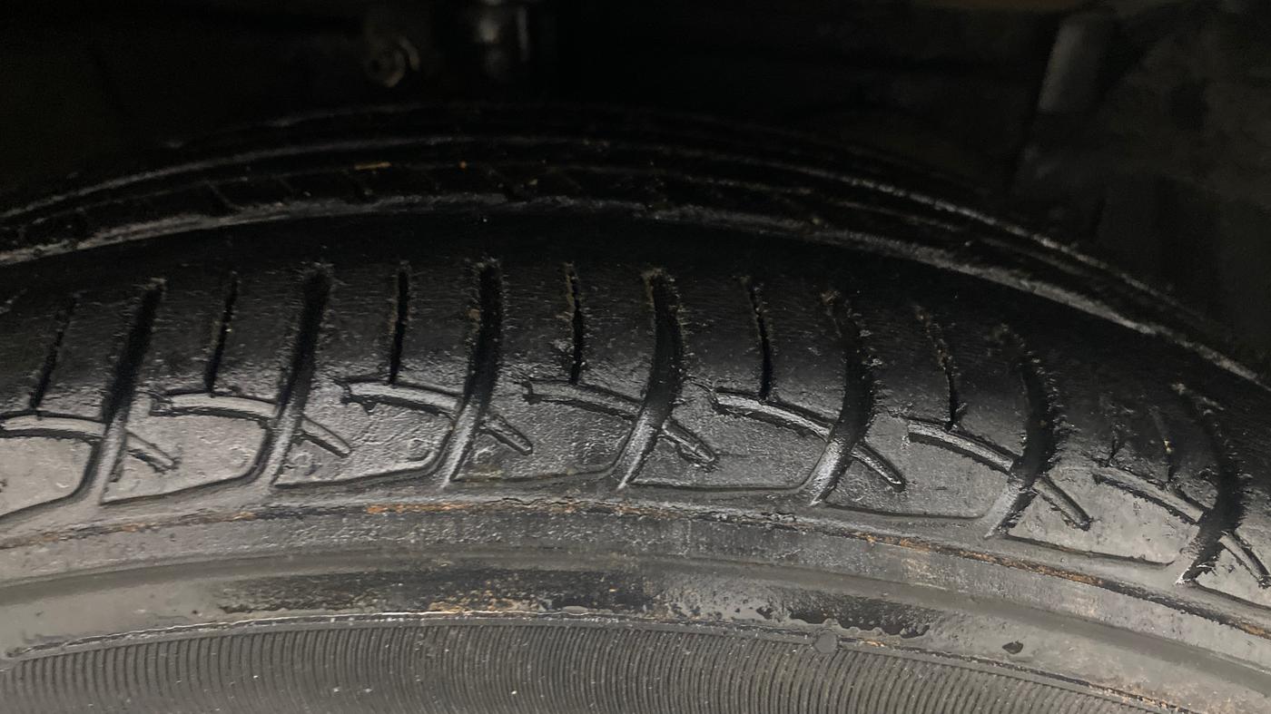 2020 Maruti Ciaz DELTA AT 1.5 SHVS PETROL, Petrol, Automatic, 1,38,064 km, Right Front Tyre Tread