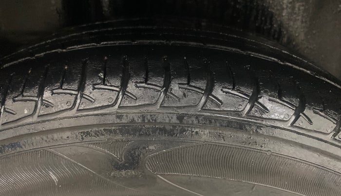 2020 Maruti Ciaz DELTA AT 1.5 SHVS PETROL, Petrol, Automatic, 1,38,064 km, Right Rear Tyre Tread