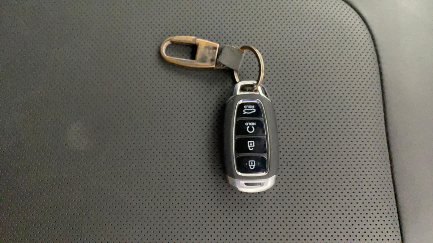 2024 Hyundai Verna SX (O) 1.5 TURBO PETROL DCT, Petrol, Automatic, 16,216 km, Key Close Up