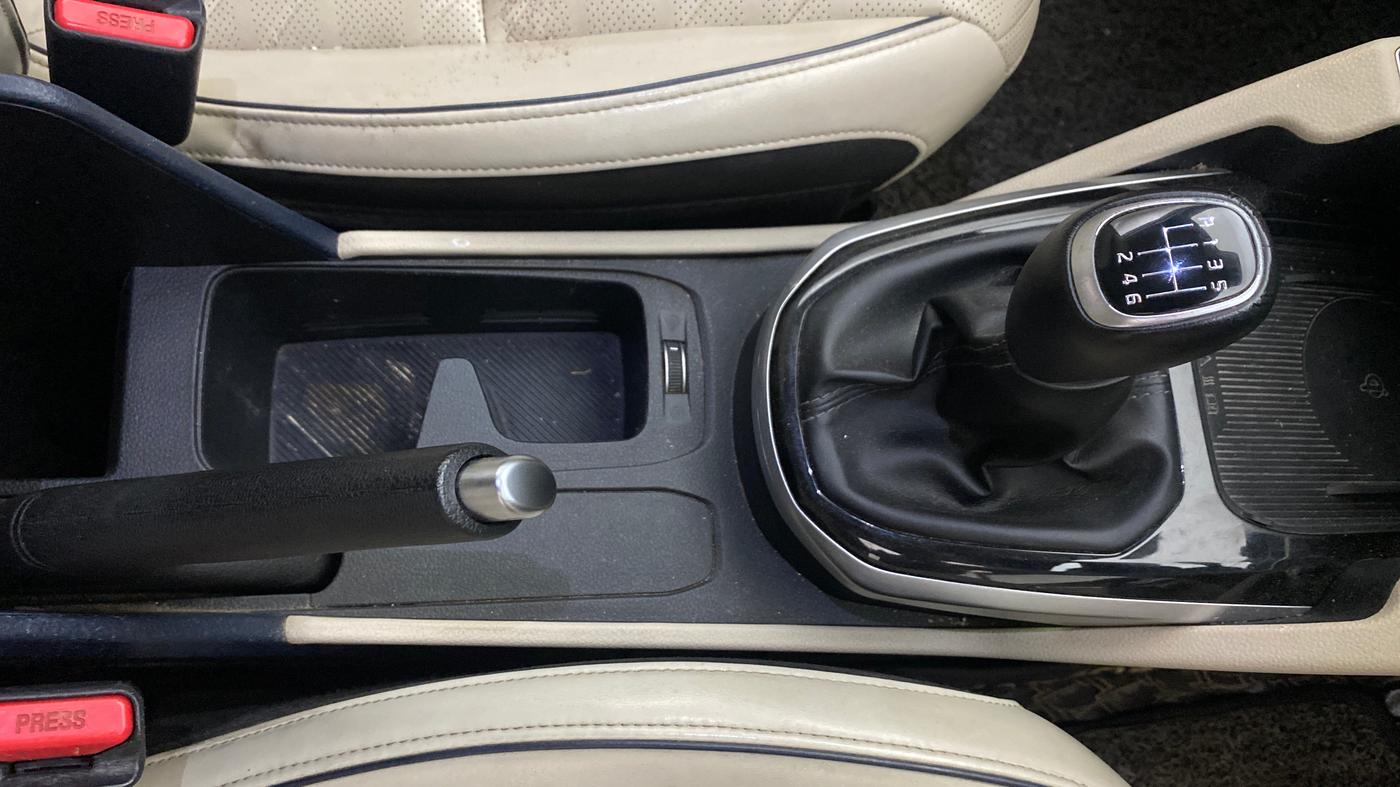 2022 KIA CARENS LUXURY PLUS 1.4 PETROL 7 STR, Petrol, Manual, 61,668 km, Gear Lever