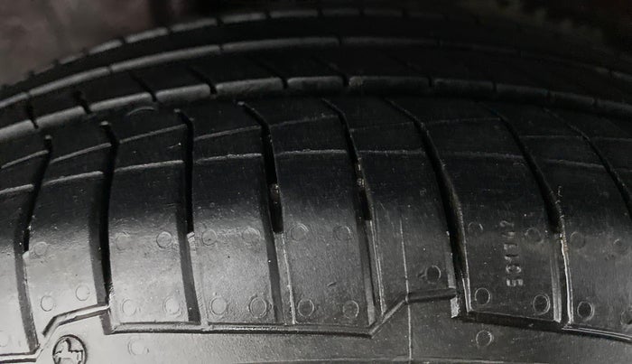 2015 Honda City VX MT PETROL, Petrol, Manual, 1,29,871 km, Right Rear Tyre Tread