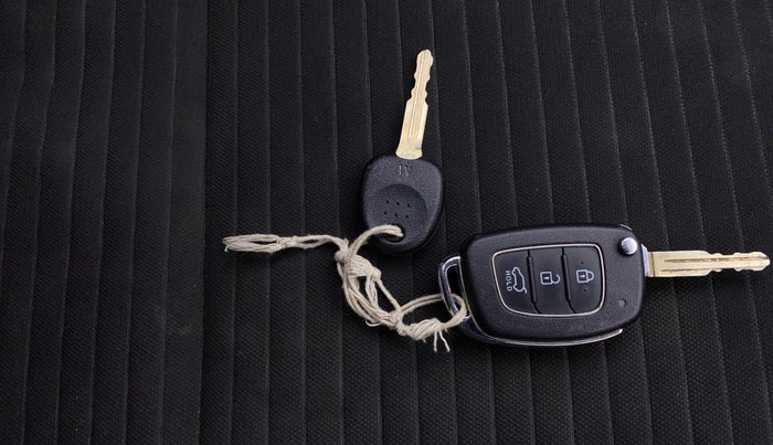 2022 Hyundai NEW I20 SPORTZ 1.2 MT, Petrol, Manual, 42,074 km, Key Close Up