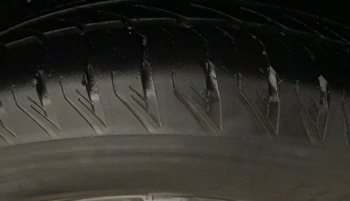 2023 Mahindra XUV700 AX 7 D MT 7 STR, Diesel, Manual, 47,576 km, Left Rear Tyre Tread