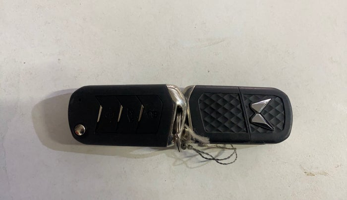 2023 Mahindra XUV700 AX 7 D MT 7 STR, Diesel, Manual, 47,576 km, Key Close Up