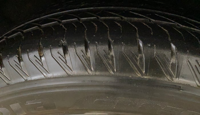 2023 Mahindra XUV700 AX 7 D MT 7 STR, Diesel, Manual, 47,576 km, Right Rear Tyre Tread