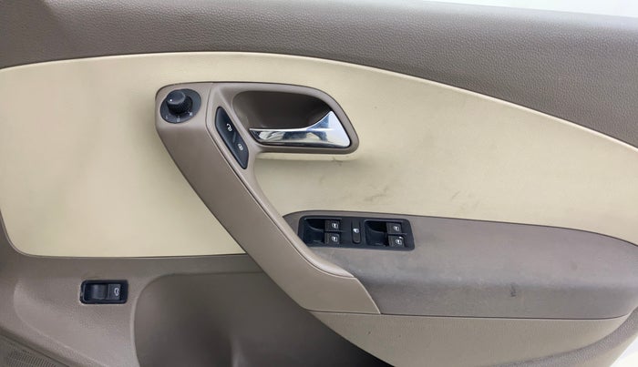 2013 Skoda Rapid AMBITION 1.6 TDI CR MT PLUS ALLOY, Diesel, Manual, 1,19,608 km, Driver Side Door Panels Control