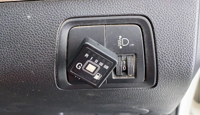 2016 Hyundai Elite i20 ERA 1.2, CNG, Manual, 73,648 km, Dashboard - Headlight height adjustment not working