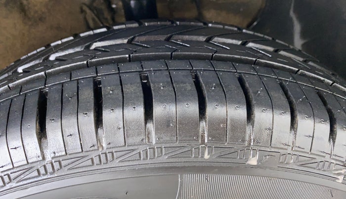 2016 Hyundai Elite i20 ERA 1.2, CNG, Manual, 73,648 km, Right Front Tyre Tread