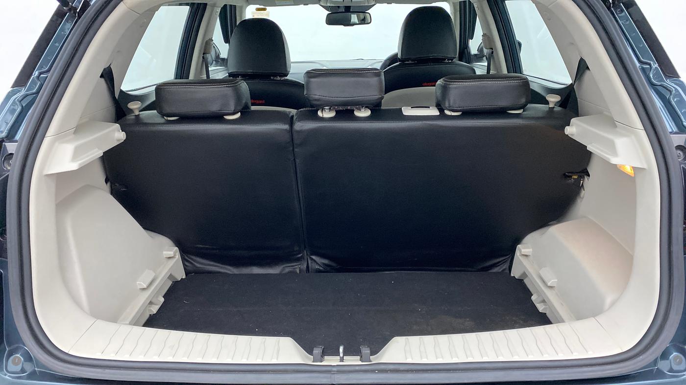 2019 Mahindra XUV300 W8 (O) Dual tone Diesel, Diesel, Manual, 30,833 km, Boot Inside View
