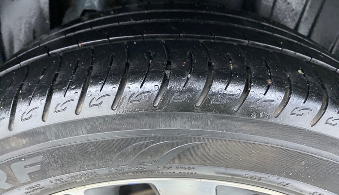 2019 Mahindra XUV300 W8 (O) Dual tone Diesel, Diesel, Manual, 30,833 km, Left Rear Tyre Tread