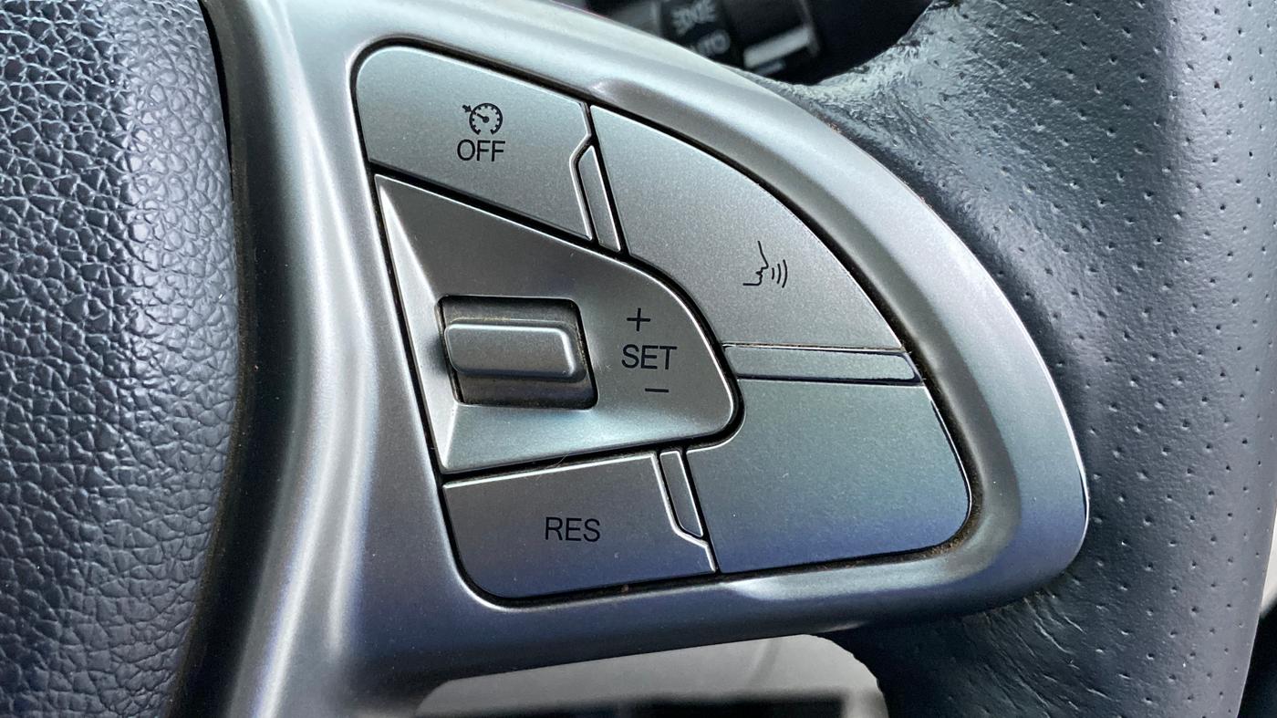 2019 Mahindra XUV300 W8 (O) Dual tone Diesel, Diesel, Manual, 30,833 km, Cruise Control