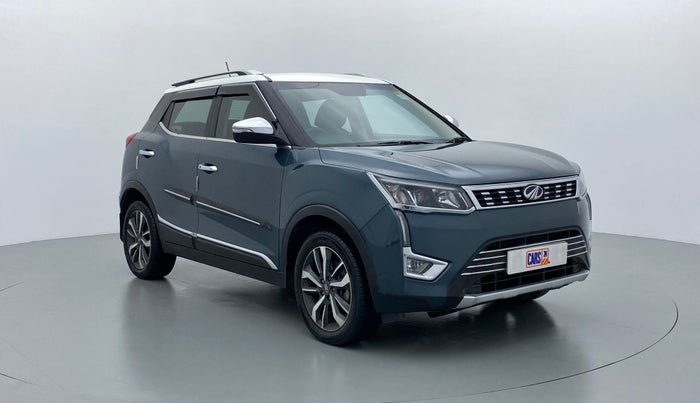 2019 Mahindra XUV300 W8 (O) Dual tone Diesel, Diesel, Manual, 30,833 km, Right Front Diagonal (45- Degree) View
