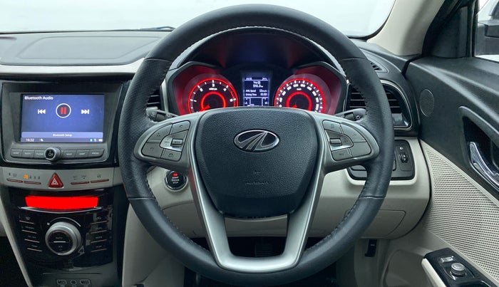 2019 Mahindra XUV300 W8 (O) Dual tone Diesel, Diesel, Manual, 30,833 km, Steering Wheel