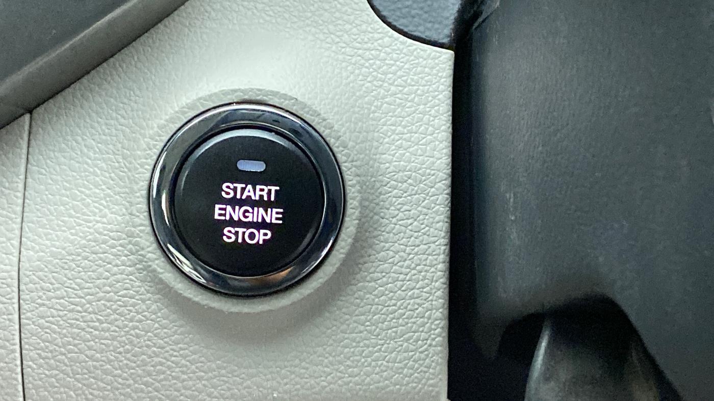 2019 Mahindra XUV300 W8 (O) Dual tone Diesel, Diesel, Manual, 30,833 km, Push Start button