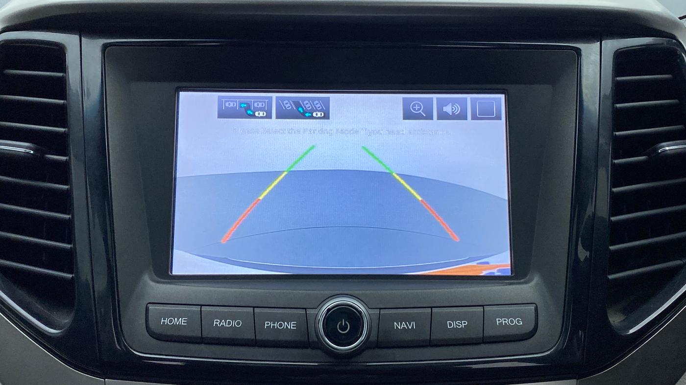 2019 Mahindra XUV300 W8 (O) Dual tone Diesel, Diesel, Manual, 30,833 km, Reverse Parking Camera