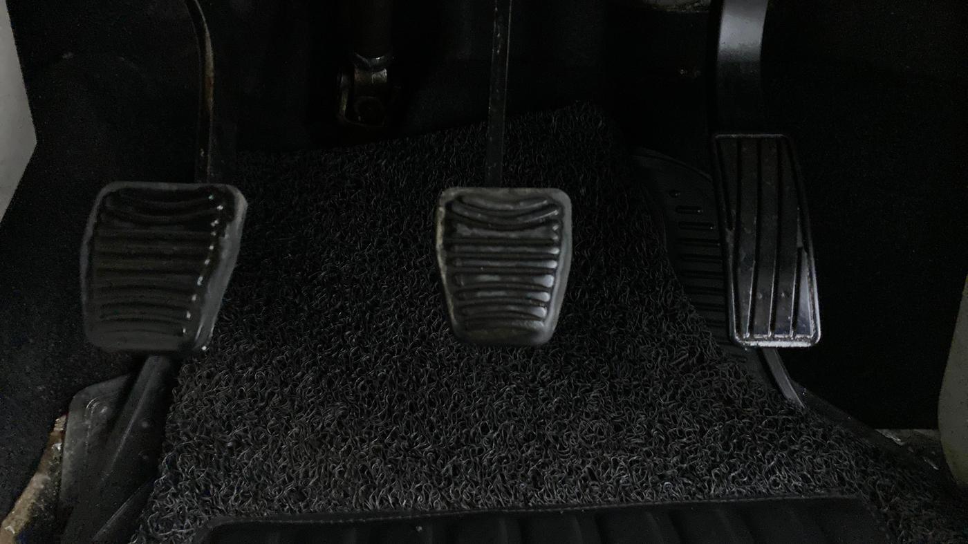 2019 Mahindra XUV300 W8 (O) Dual tone Diesel, Diesel, Manual, 30,833 km, Pedals