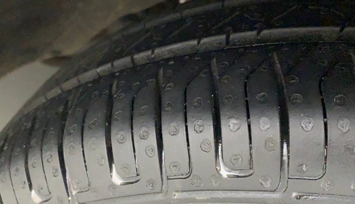 2013 Hyundai Santro Xing GL PLUS, Petrol, Manual, 61,788 km, Right Front Tyre Tread