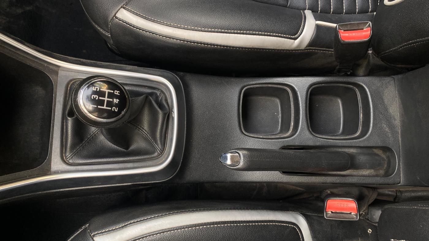 2021 Maruti S Cross ZETA 1.5, Petrol, Manual, 84,064 km, Gear Lever