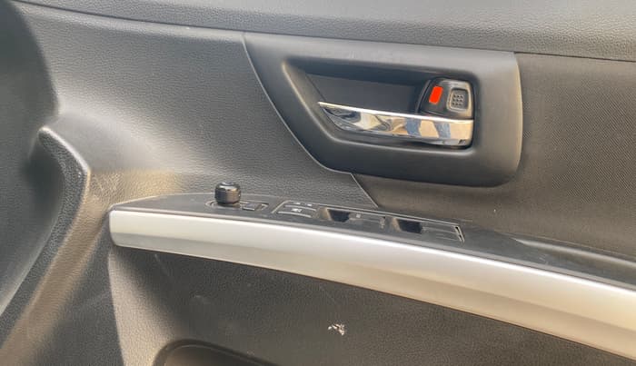 2021 Maruti S Cross ZETA 1.5, Petrol, Manual, 84,064 km, Driver Side Door Panels Control