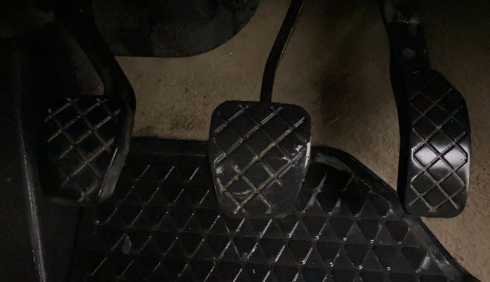 2016 Volkswagen Ameo HIGHLINE1.2L, Petrol, Manual, 94,889 km, Pedals