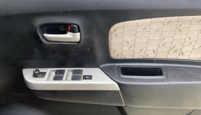 2014 Maruti Wagon R 1.0 VXI, Petrol, Manual, 50,088 km, Driver Side Door Panels Control