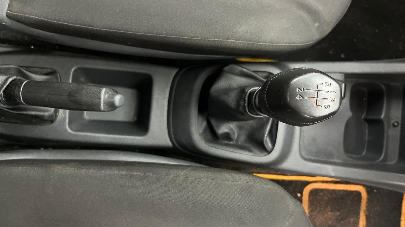 2016 Renault Kwid RXT 0.8, Petrol, Manual, 33,970 km, Gear Lever